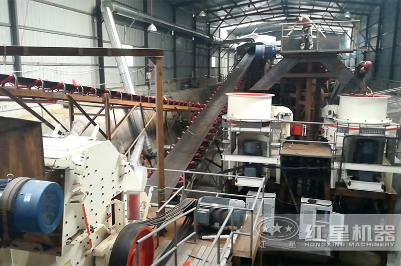 反擊式破碎機+制砂機現(xiàn)場 反擊式破碎機+制砂機現(xiàn)場